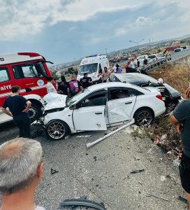 Tekirdağ’da Yeni Sanayi Kavşağı’nda meydana gelen trafik kazasında 3 kişi