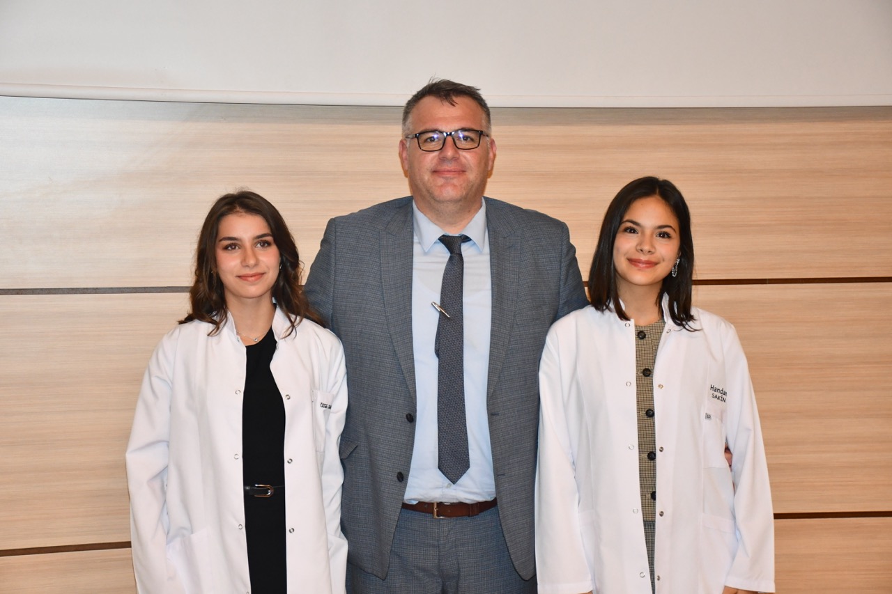 Beyaz önlük giyen öğrenciler mesleğe ilk adımlarını attı 