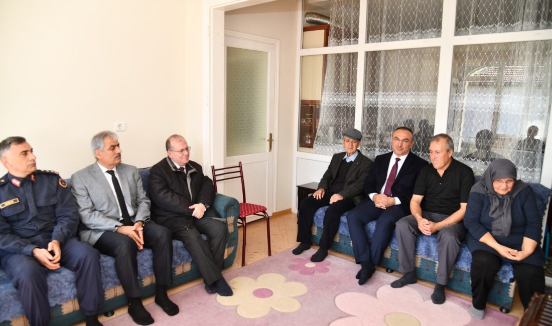 Vali Soytürk’ten Şehit İlker Aykut’un Ailesine Ziyaret Tekirdağ Valisi Recep Soytürk, Şehit Hava Uçak Bakım Astsubay Kıdemli