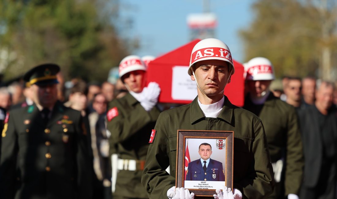 Şehit İlker Aykut, Tekirdağ’da Son Yolculuğuna Uğurlandı Azerbaycan-Gürcistan sınırında düşen askeri kargo uçağında şehit olan Hava Uçak