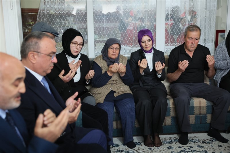 Kur’an-ı Kerim okunarak tüm şehitler için dua edildi.