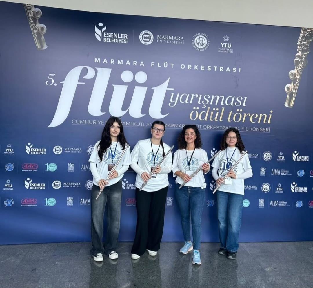 Marmara Üniversitesi bünyesinde kurulan Marmara Flüt Orkestrası, kuruluşunun 10. yılına