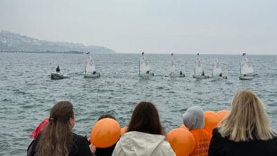 Yelkenciler lösemiye dikkat çekmek için denize açıldı 