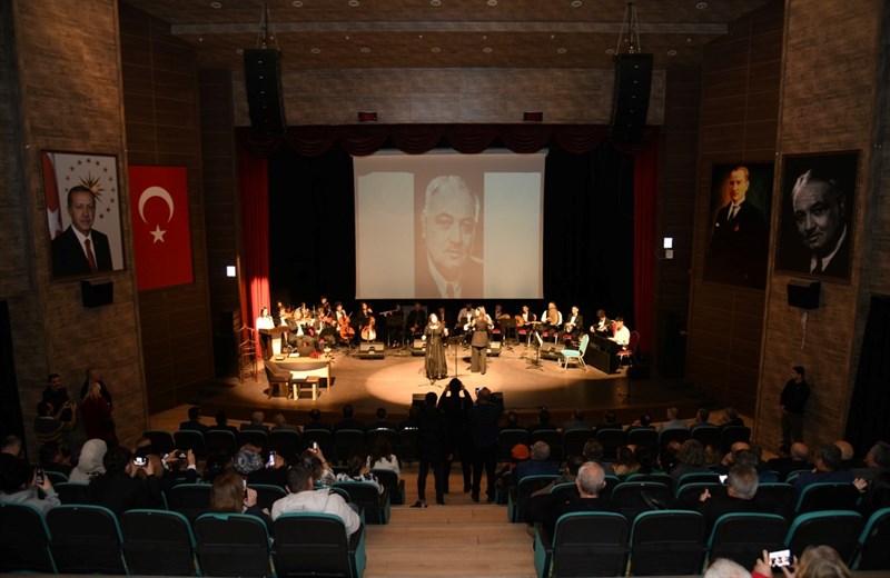 Türk Edebiyatının önemli isimlerinden şair, yazar, diplomat ve milletvekili Yahya