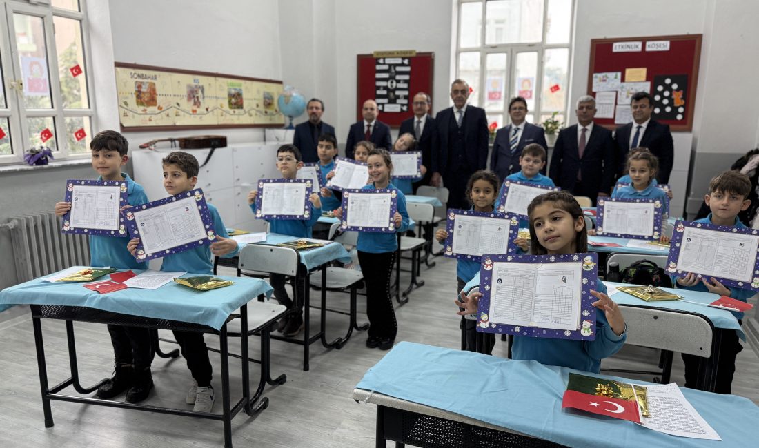 Öğrenciler Karne Heyecanı Yaşadı Tekirdağ genelinde 212 bin 508 öğrenci, karne almanın sevincini yaşadı.