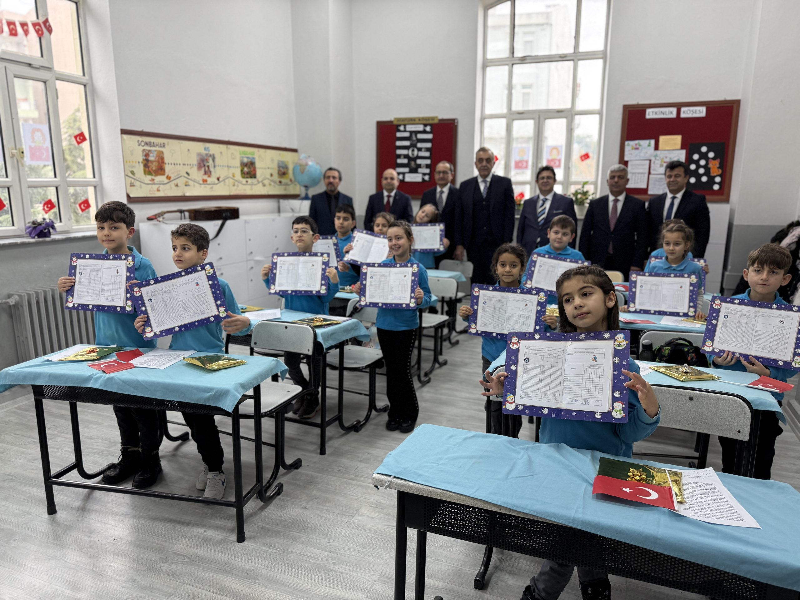 Tekirdağ genelinde 212 bin 508 öğrenci, karne almanın sevincini yaşadı.