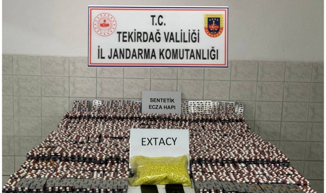 Otomobilde 33 Bin Uyuşturucu Hap Ele Geçirildi: 2 Tutuklama -Çorlu'da bir otomobilde 33 bin hap ele geçirildi