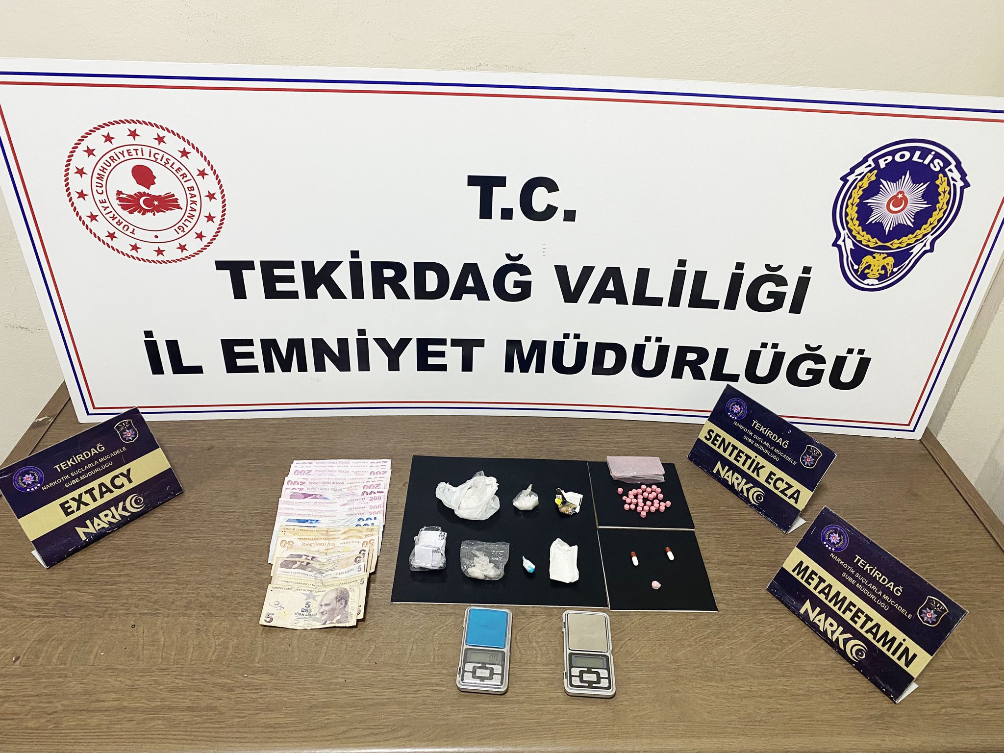 Tekirdağ’da uyuşturucu ticaretine yönelik düzenlenen operasyonlarda yakalanan 16 kişi tutuklanarak