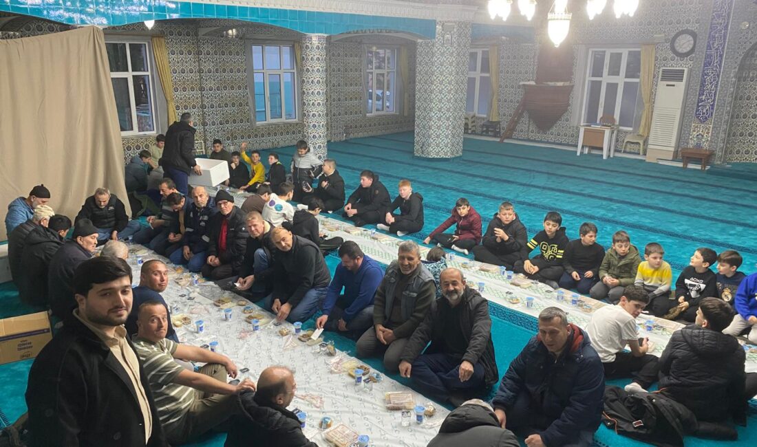 Vakıflar Bölge Müdürlüğü tarafından, Karacakılavuz Mimar Sinan Camii’nde düzenlenen iftar