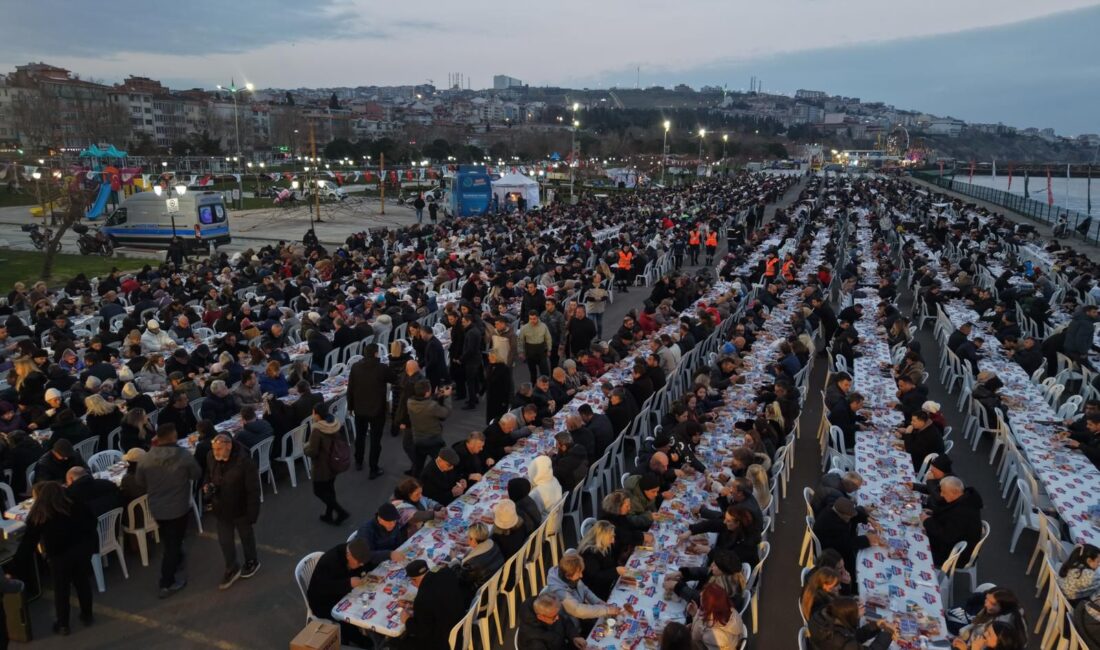 Tekirdağ’da Ramazan ayı dolayısıyla düzenlenen iftar programında yaklaşık 8 bin