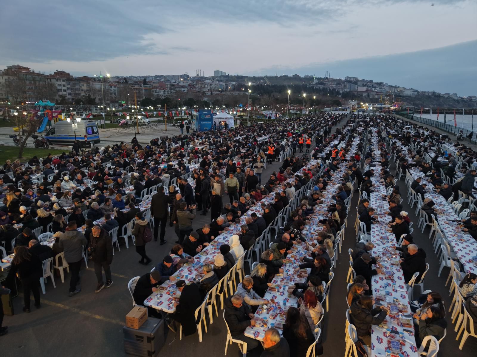 Tekirdağ’da Ramazan ayı dolayısıyla düzenlenen iftar programında yaklaşık 8 bin