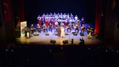 Usta sanatçı Arif Şentürk’ün hatırası bir kez daha saygı ve