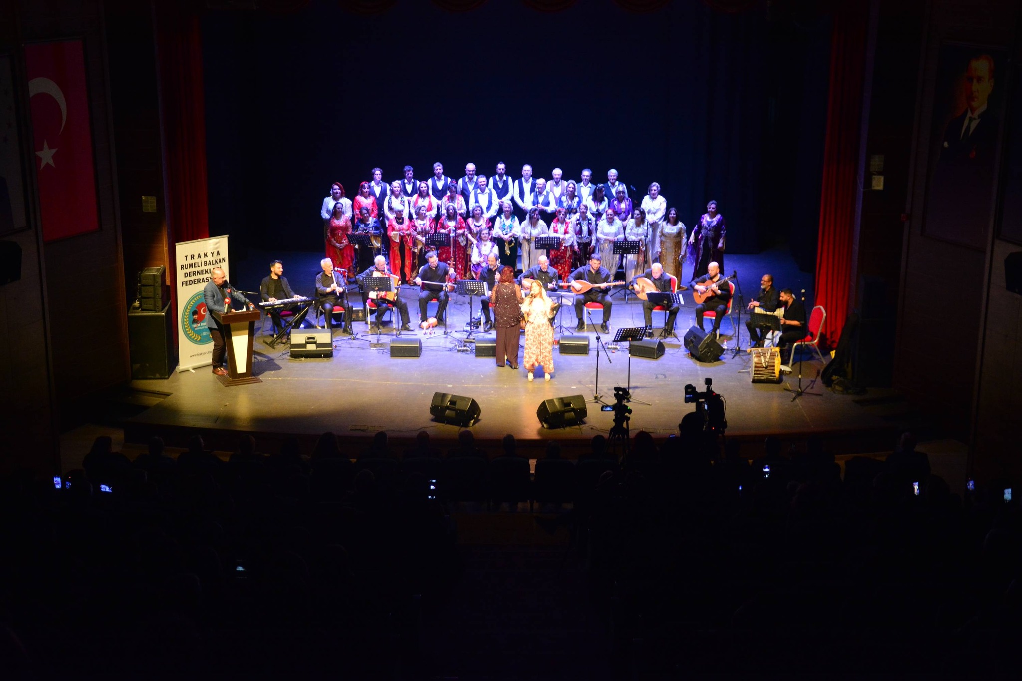 Usta sanatçı Arif Şentürk’ün hatırası bir kez daha saygı ve