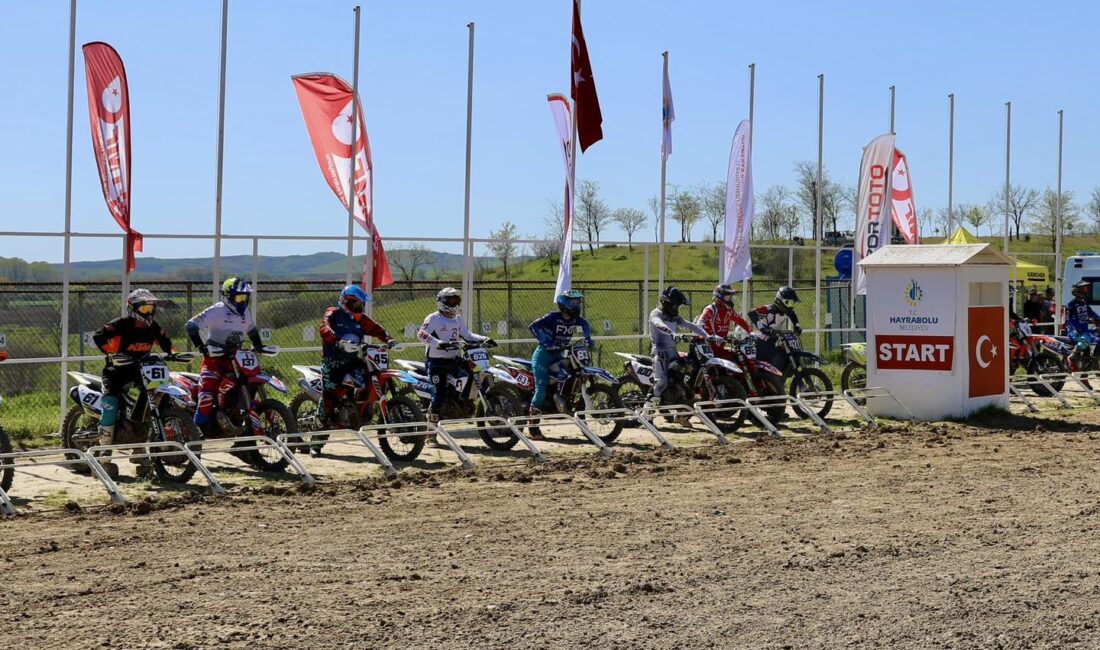 Türkiye Motokros Şampiyonası Tekirdağ’da Start Aldı Toz, hız ve adrenalinin eksik olmadığı etapta izleyiciler de heyecan