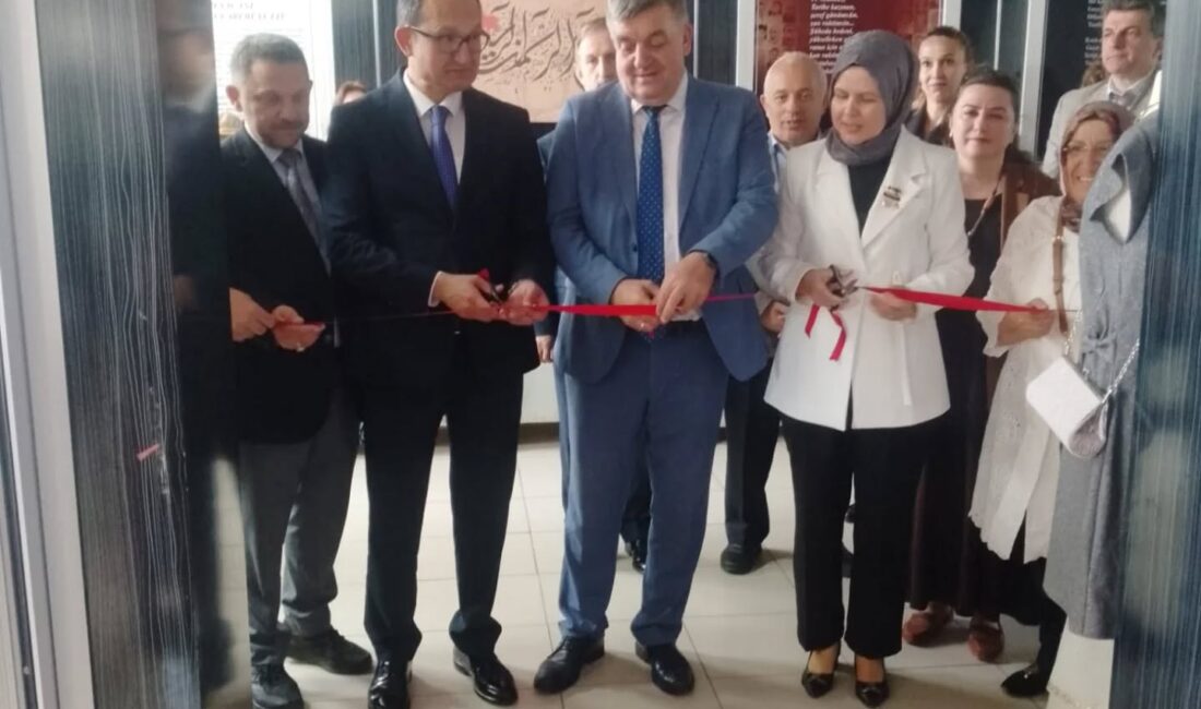 Kurs öğretmeni Melek Berberoğlu rehberliğinde hazırlanan çalışmalar katılımcıların beğenisine sunuldu