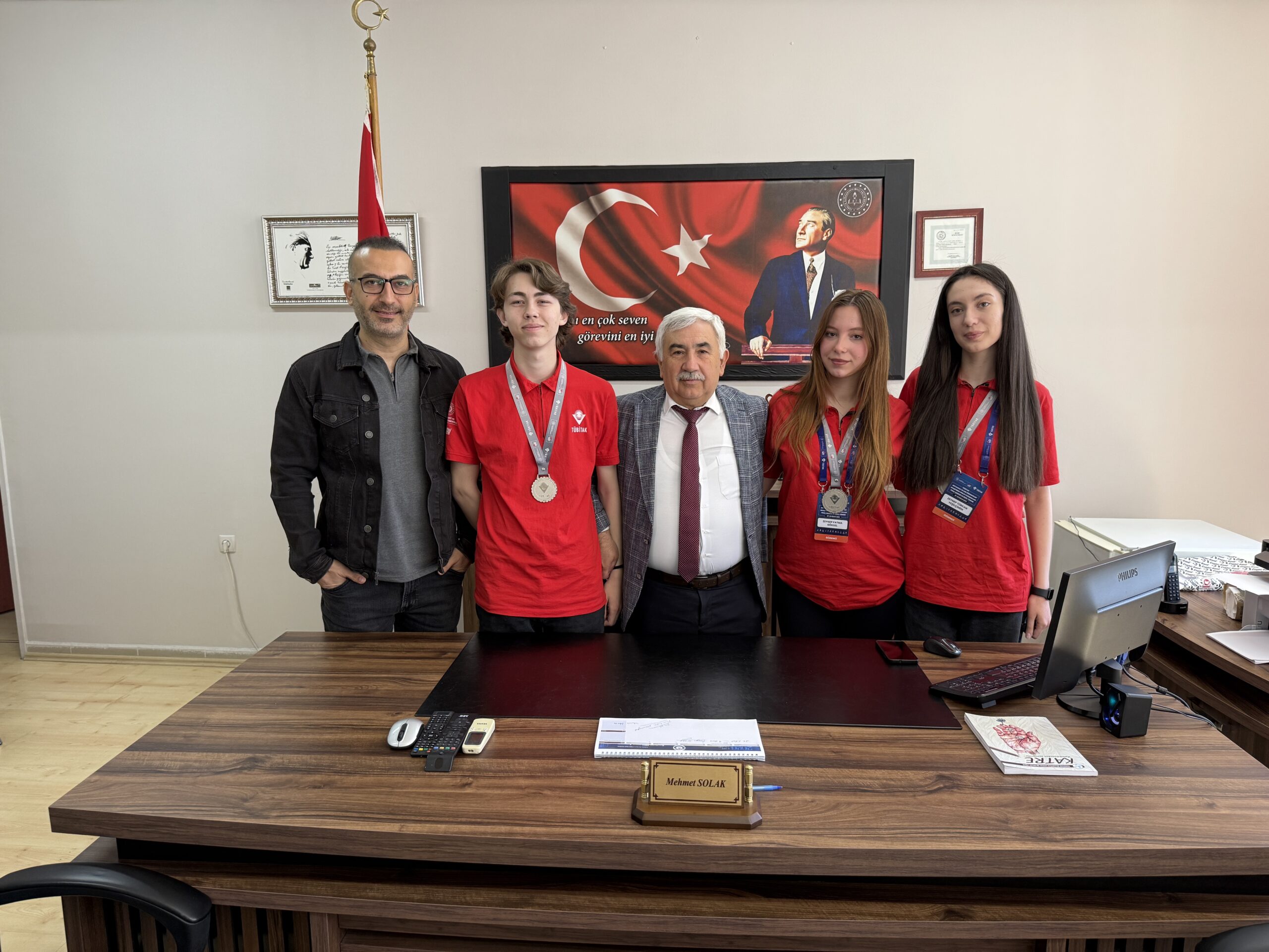Tekirdağ Belediyesi Mehmet Serez Sosyal Bilimler Lisesi öğrencileri, geliştirdikleri zaman
