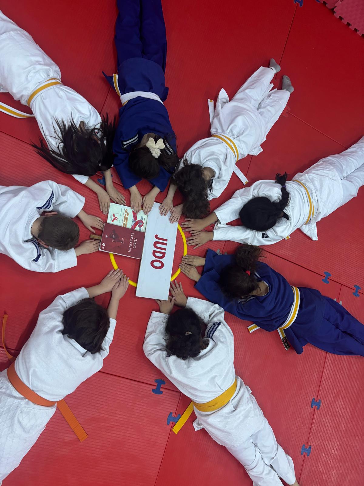 Trakya Anadolu İmam Hatip Lisesinde kısa süre önce kurulan judo