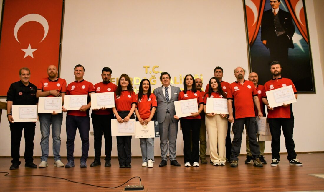 Tekirdağ Milli Eğitim Müdürlüğü Arama Kurtarma Ekibi (MEB AKUB) gönüllüleri,