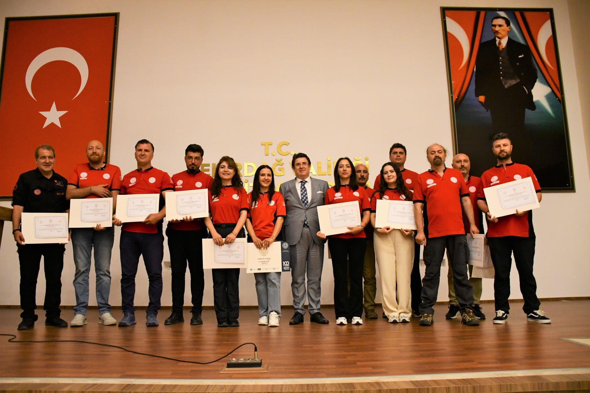Tekirdağ Milli Eğitim Müdürlüğü Arama Kurtarma Ekibi (MEB AKUB) gönüllüleri,