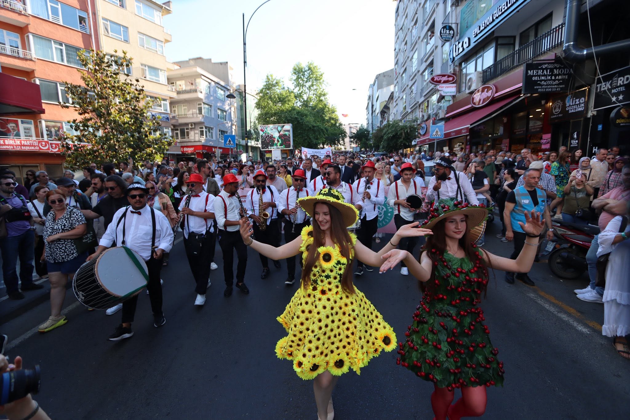 Tekirdağ’da bu yıl 60’ıncısı düzenlenen Uluslararası Kiraz Festivali, çeşitli etkinliklerle