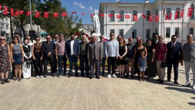  Tekirdağ’da 24 Temmuz Gazeteciler ve Basın Bayramı dolayısıyla Atatürk Anıtı