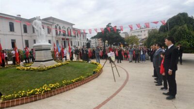 Tekirdağ’da 2026-2027 Eğitim Öğretim Yılı İlköğretim Haftası etkinlikleri kapsamında çelenk