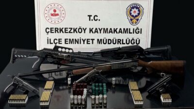 Tekirdağ’ın Çerkezköy ilçesinde ruhsatsız silah bulunduran kişilere yönelik düzenlenen operasyonda