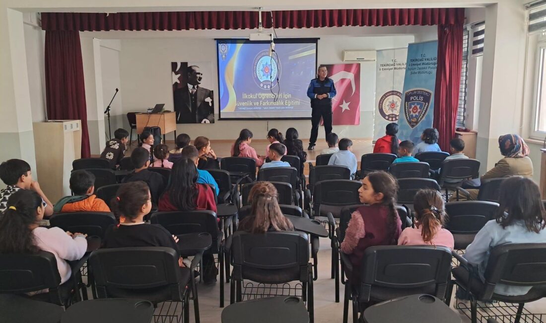 Tekirdağ İl Emniyet Müdürlüğü ekipleri, öğrencilerin güvenli internet kullanımı ve