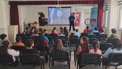 Tekirdağ İl Emniyet Müdürlüğü ekipleri, öğrencilerin güvenli internet kullanımı ve