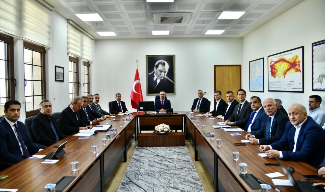 Çerkezköy’de Hemzemin Geçitler İçin Yeni Düzenleme Tekirdağ’ın Çerkezköy ilçesi ve çevresindeki demiryolu hattında bulunan hemzemin geçitlerin
